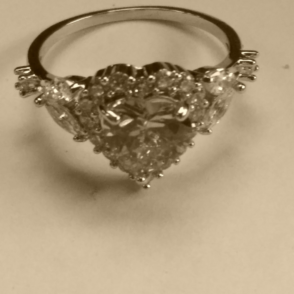 Woman's ring - Picture 2 of 5
